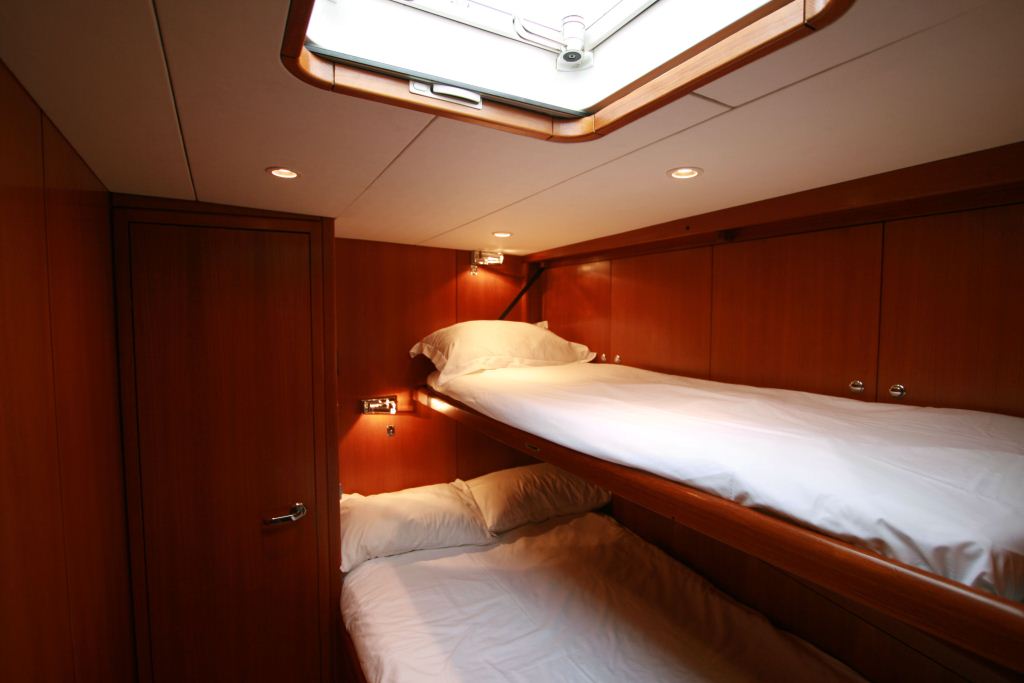 Sailing yacht ALPINA -   Twin Cabin 2