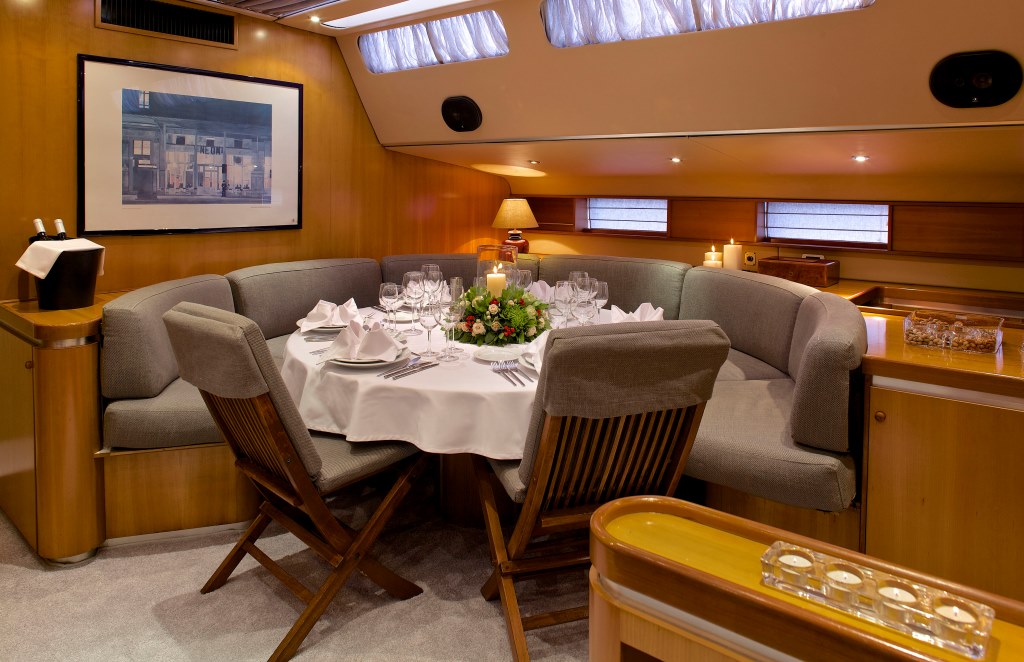 Sailing yacht AMADEUS - Salon Dining