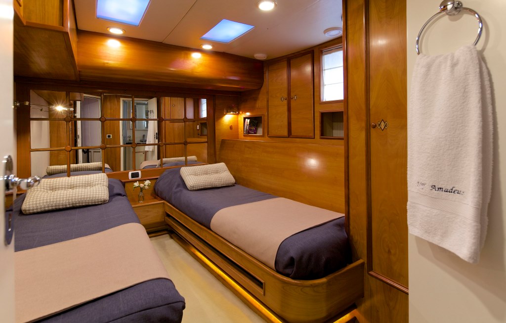Sailing yacht AMADEUS - Twin Cabin