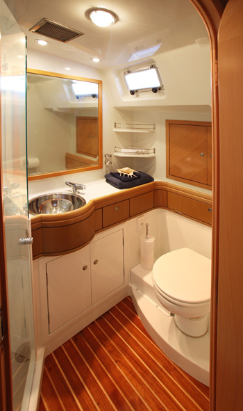 Sailing yacht KE-AMA II -  Master Bathroom