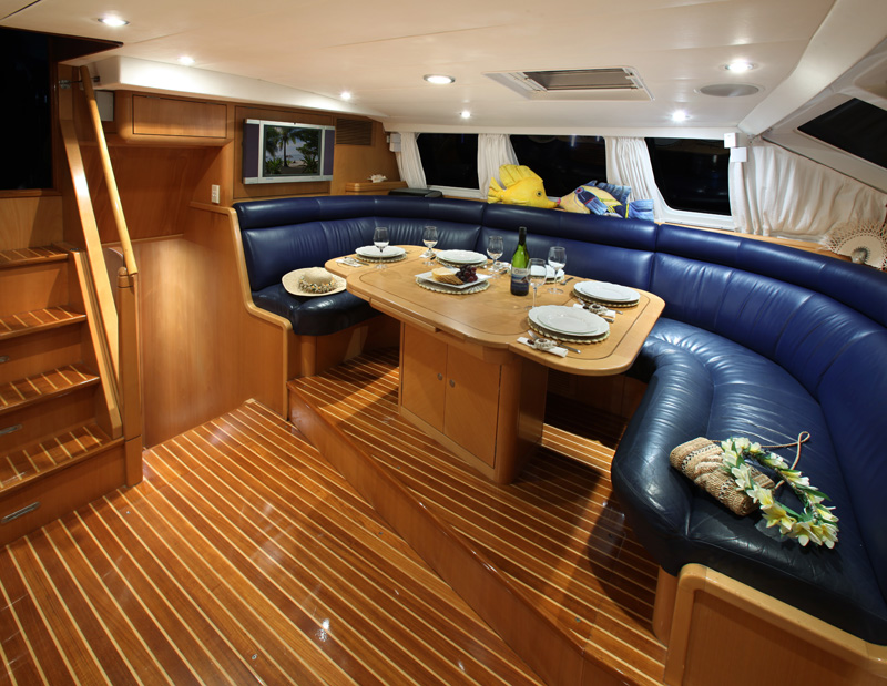 Sailing yacht KE-AMA II -  Salon Dining