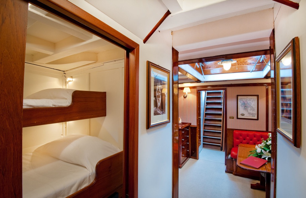 Sailing yacht Oriander -  hall and Cabin