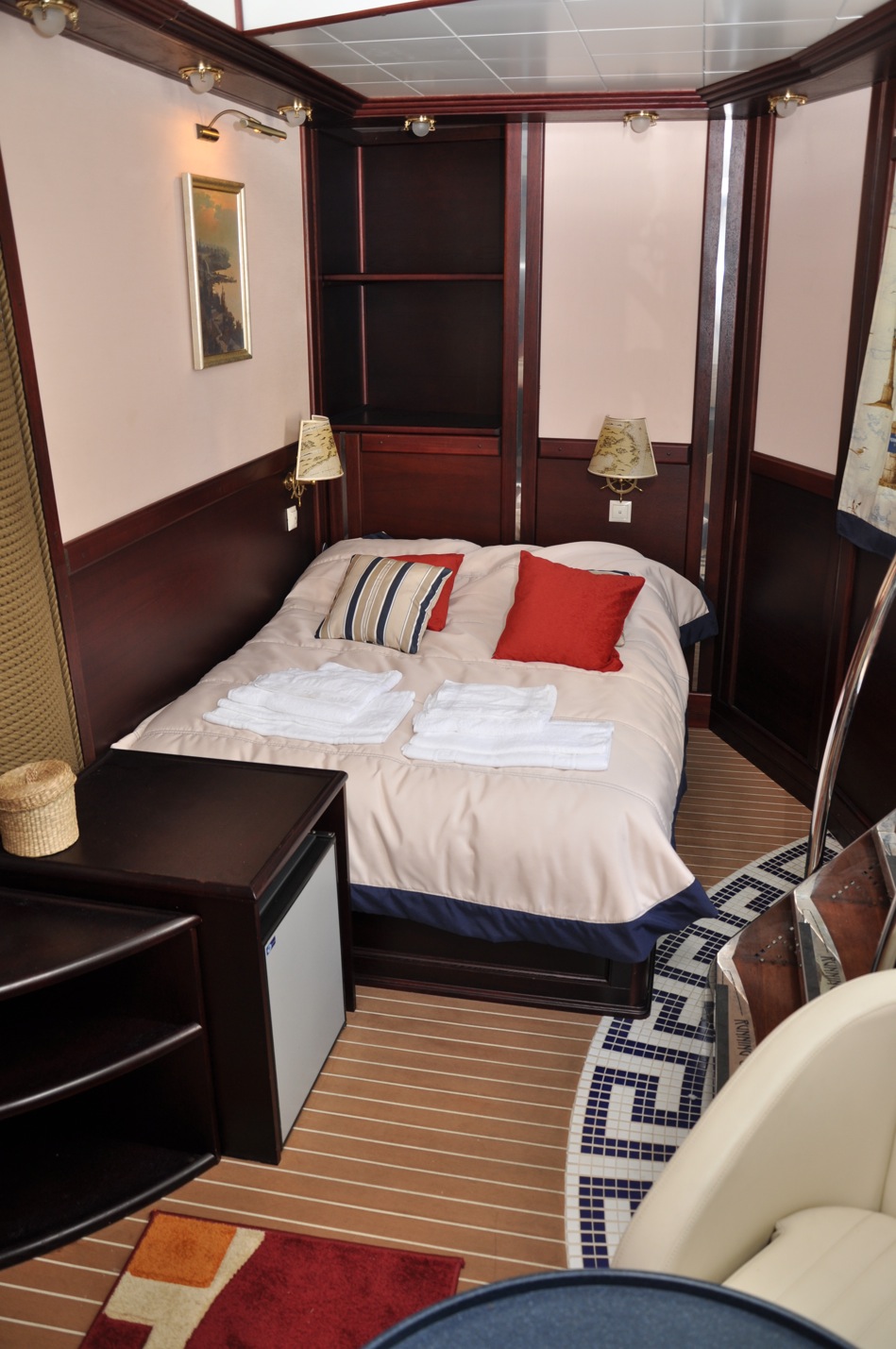 Sailing yacht RUNNING ON WAVES -  Cabin 6