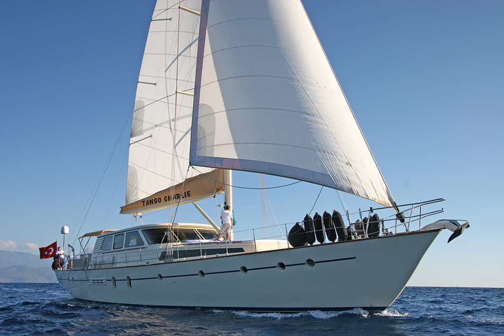 Sailing yacht TANGO CHARLIE - Main