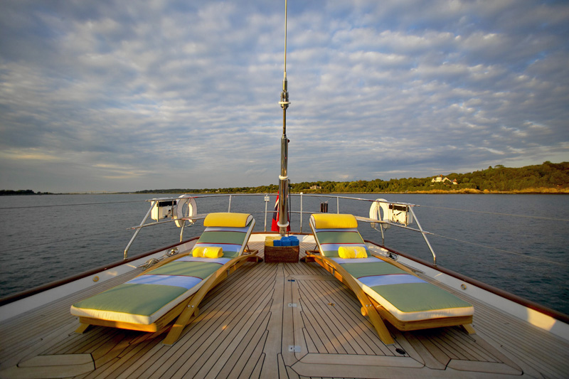 Sailing yacht WHISPER -  Sunbeds forward