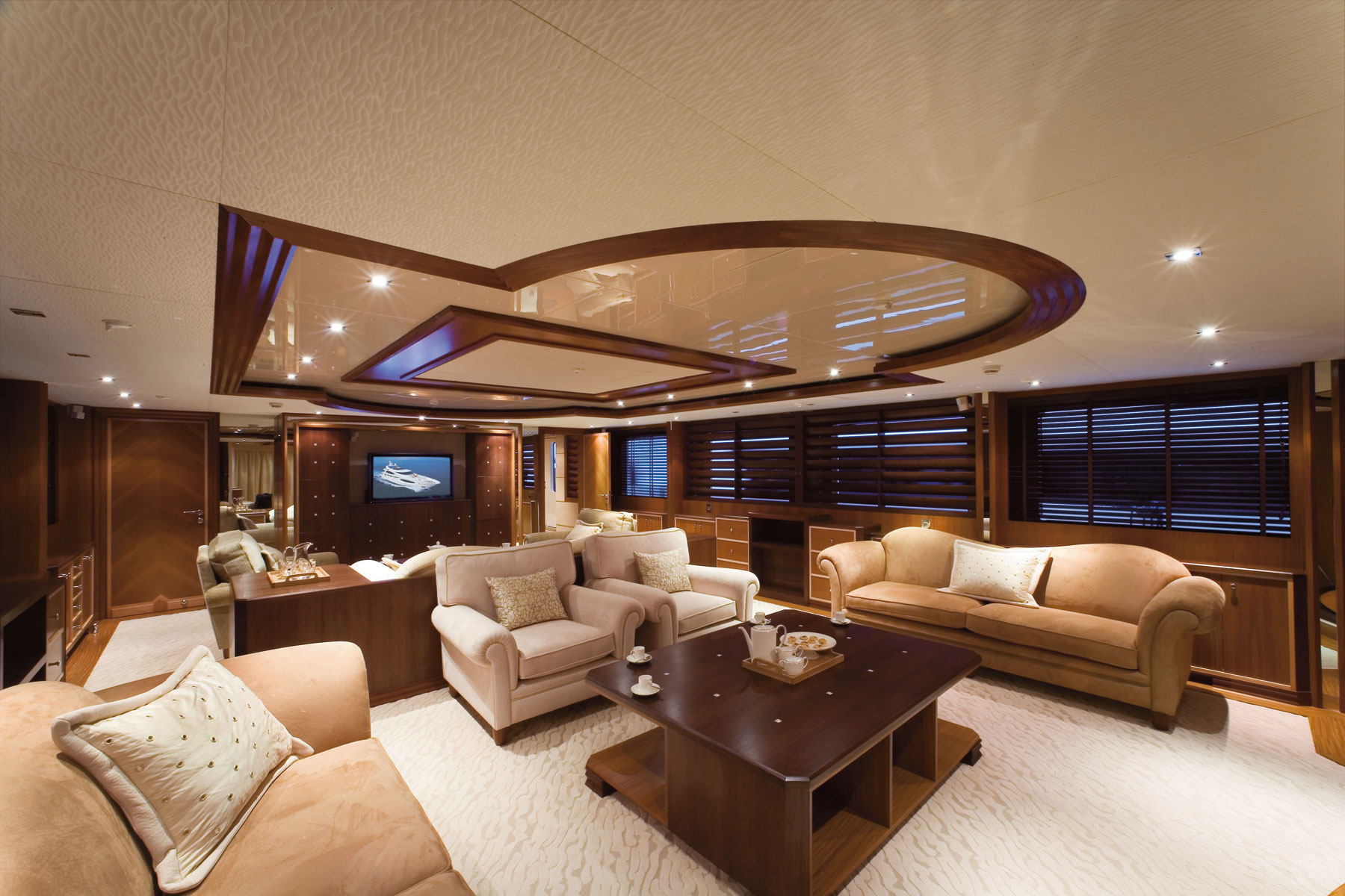 Salon aboard Princess Iolanthe yacht - Image courtesy of Mondo Marine
