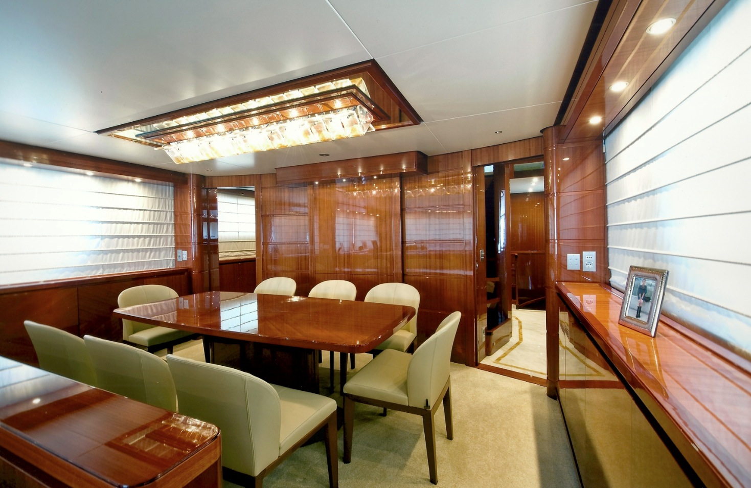San Lorenzo Yacht GPS -  Dining Table