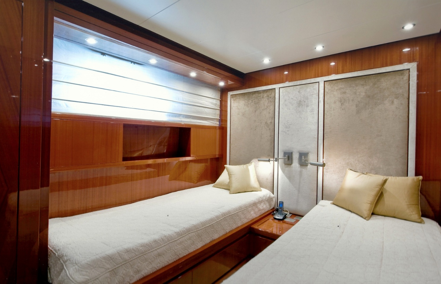 San Lorenzo Yacht GPS -  Twin Cabin