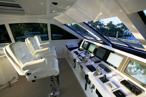 Show Boat -   Flybridge Controls