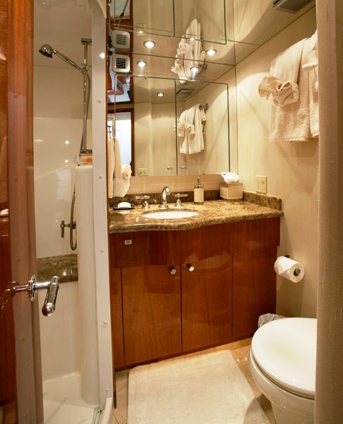 Show Boat -   Guest Bathroom