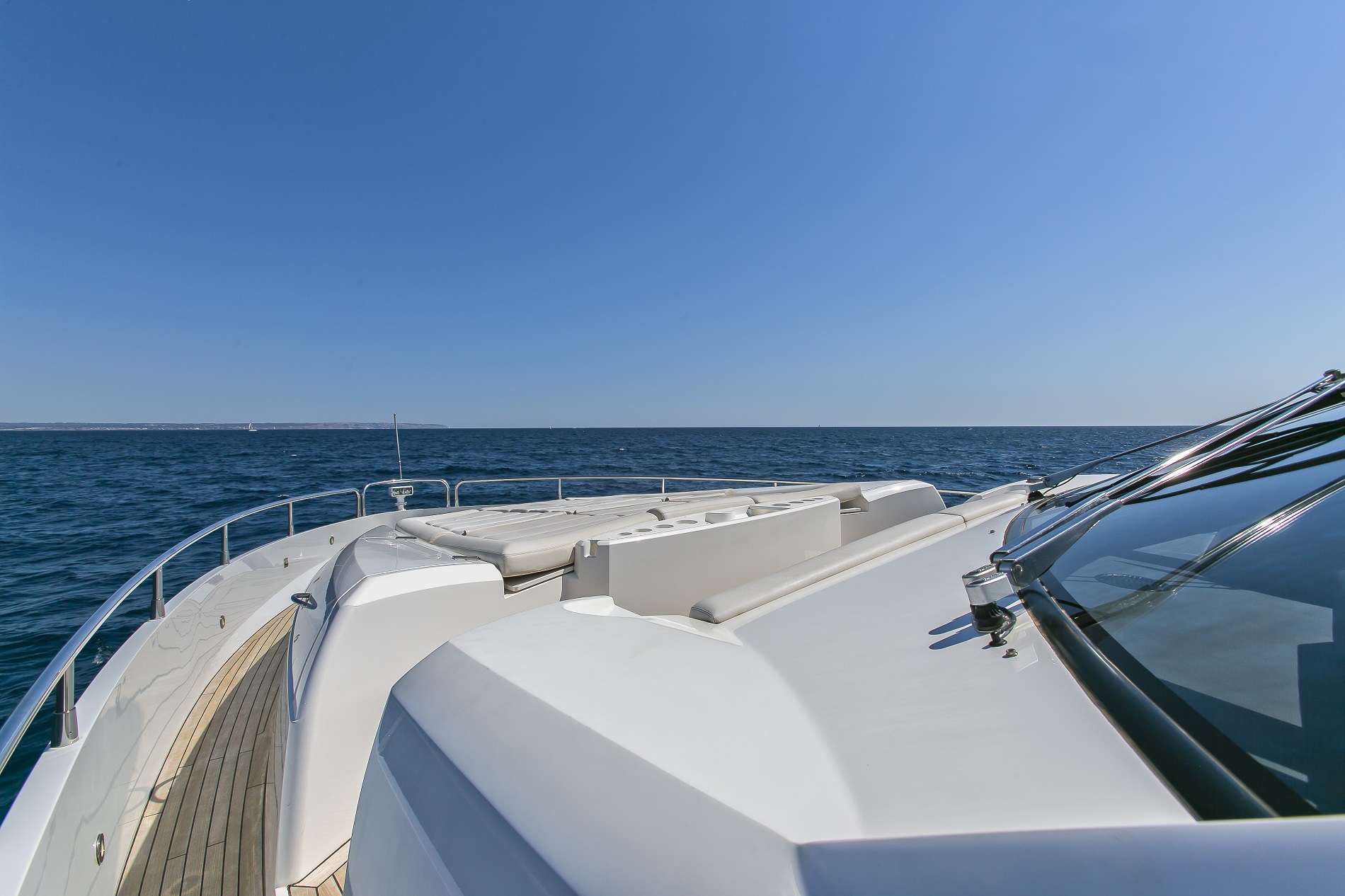 Sunseeker yacht 73M - Foredeck view forward