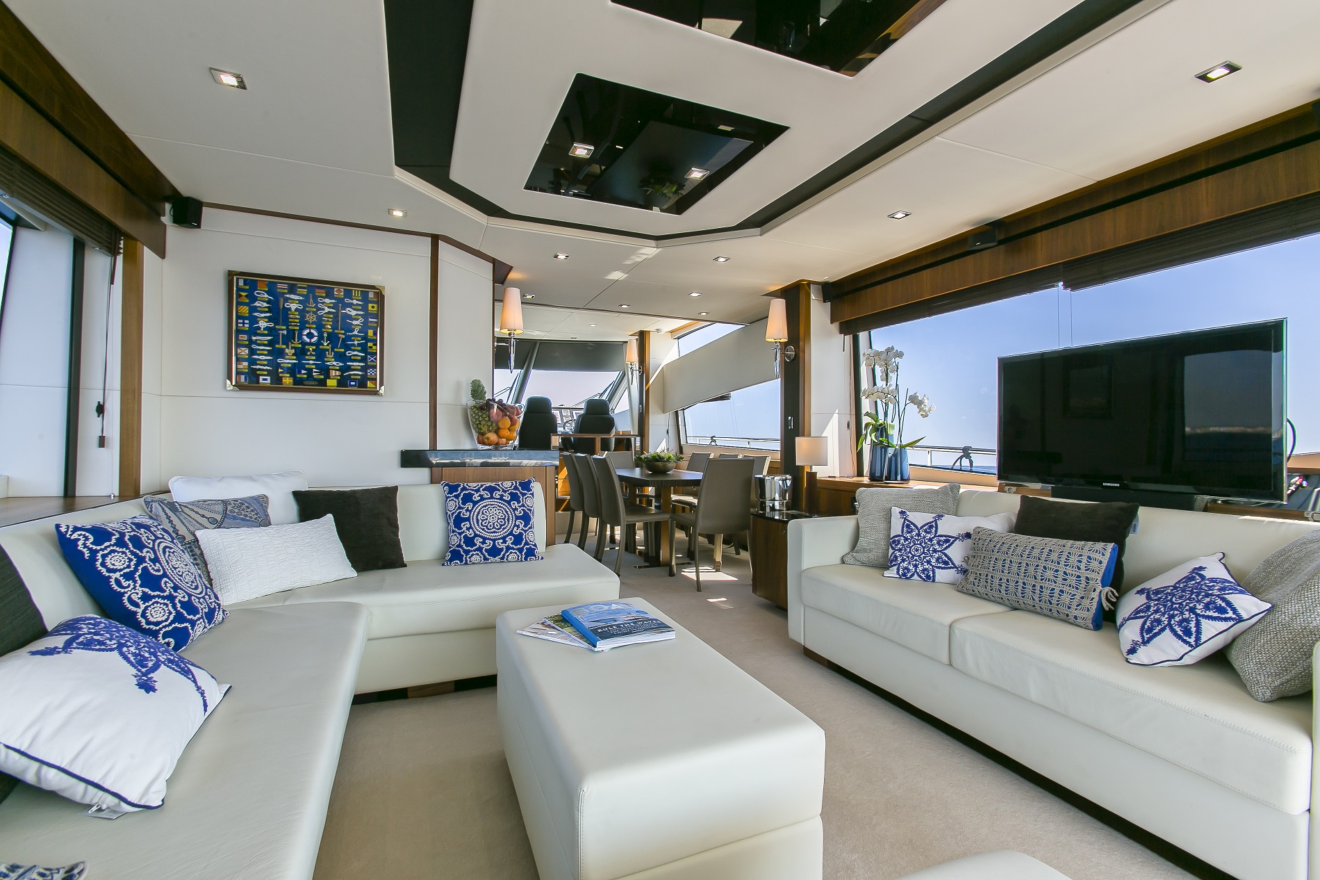 Sunseeker yacht 73M - Salon view to dining