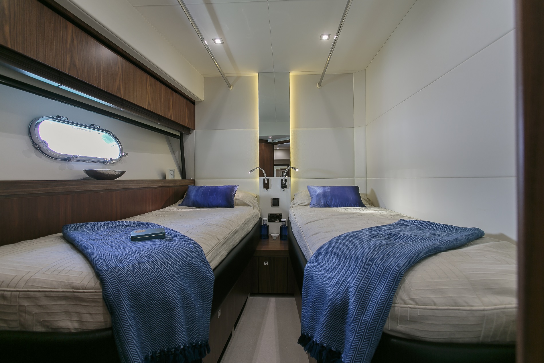Sunseeker yacht 73M - Twin cabin