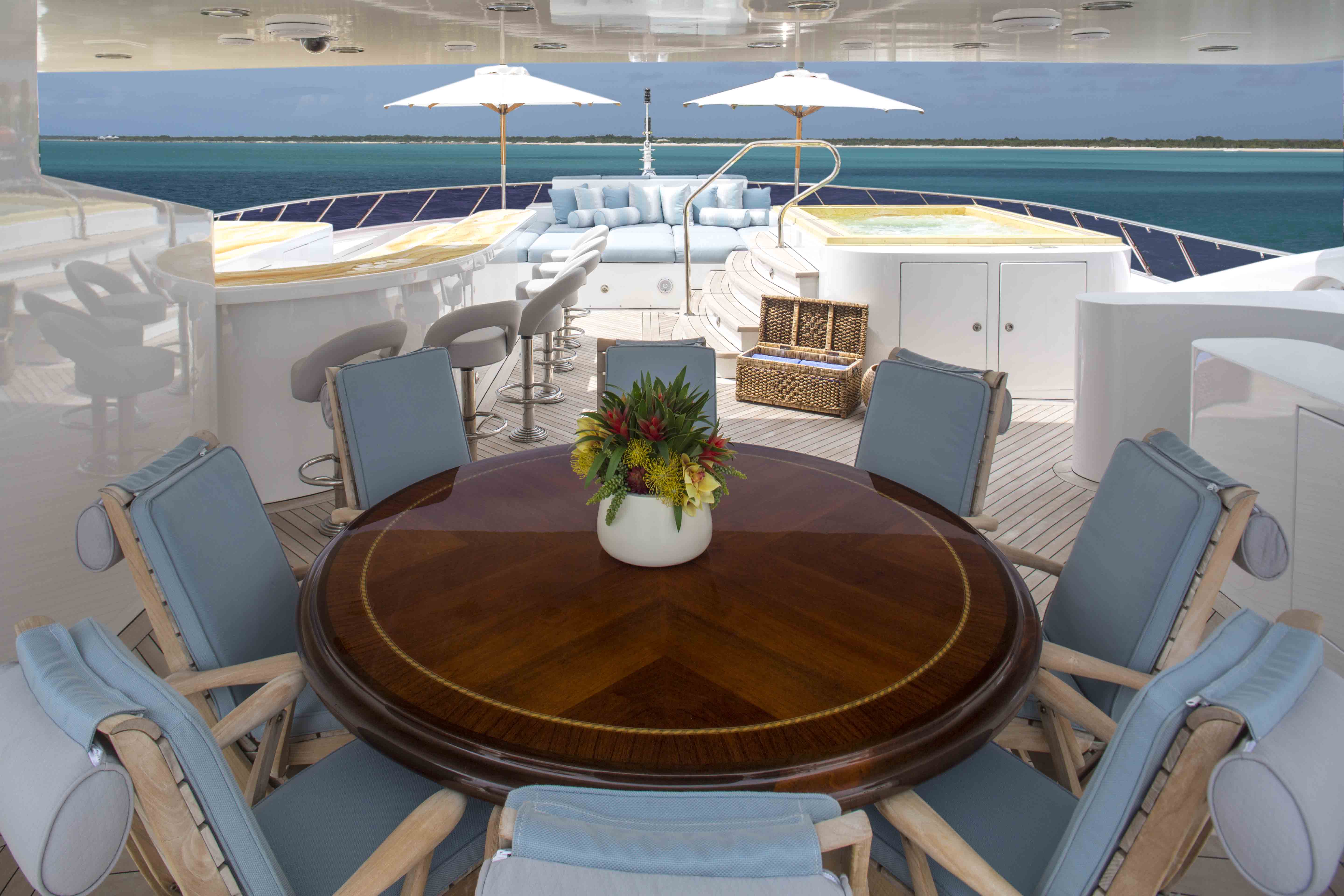 Super yacht UNBRIDLED - Sundeck dining