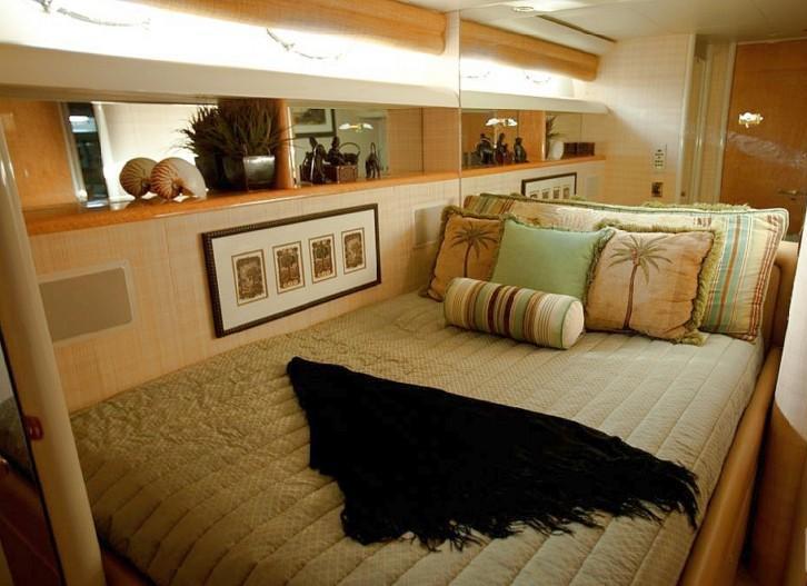 TRES HERMANOS III  -  Starboard Guest Cabin