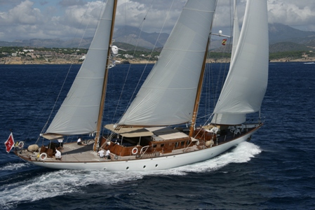 Tiziana Under Sail