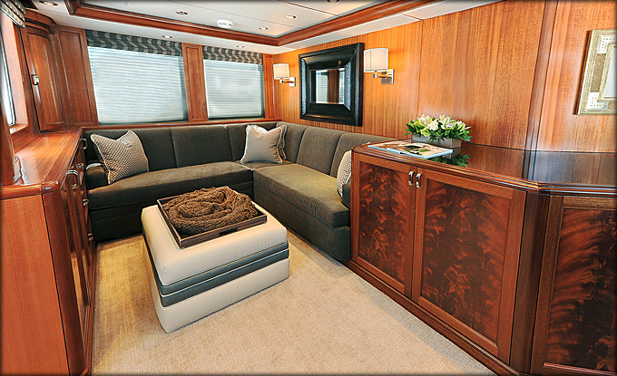VIVIERAE yacht interior