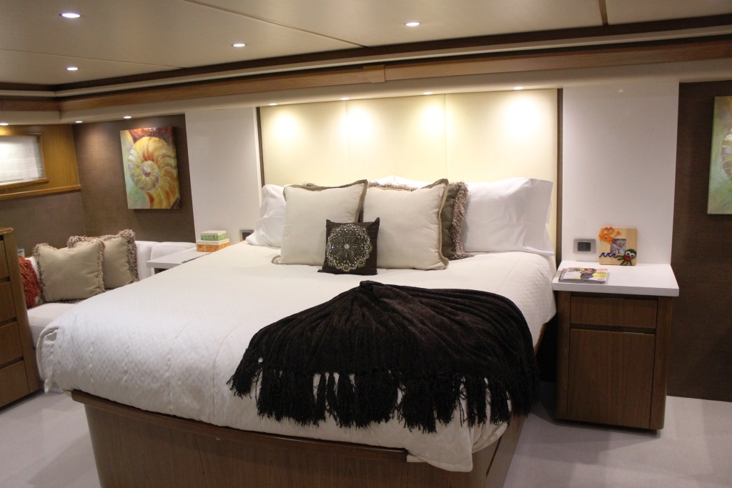 Viking motor yacht MUSTANG SALLY - Master suite