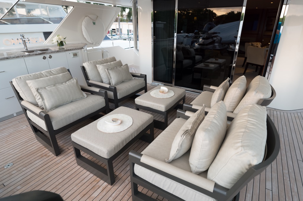 Westport Motor yacht W - Aft Deck Seating