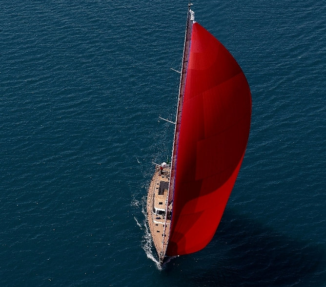 Xnoi superyacht under sail