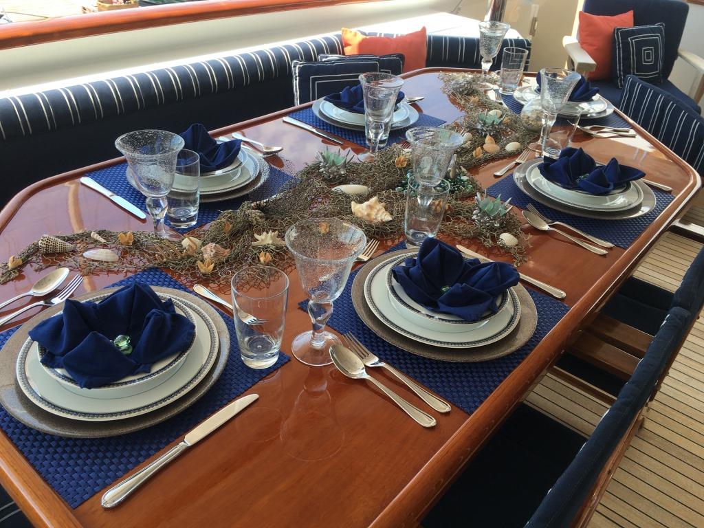 Yacht  REFLECTIONS - Aft deck dining