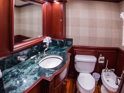 Yacht  REFLECTIONS - Guest ensuite