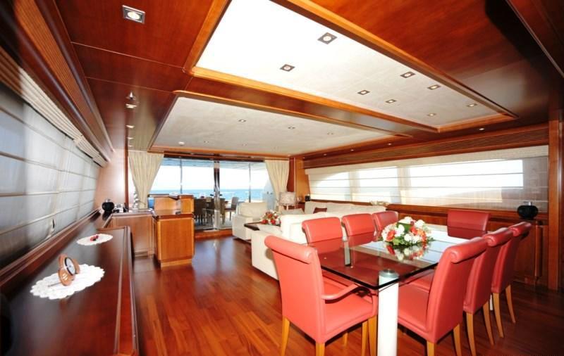 Yacht ANNE MARIE -  Dining and Salon