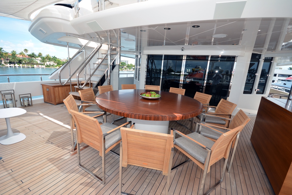 Yacht AQUAVITA - Bridge Deck Dining