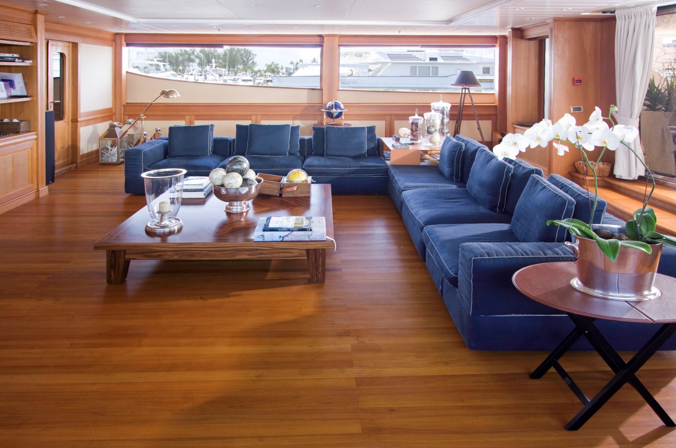 Yacht AZTECA II -  Skylounge Seating