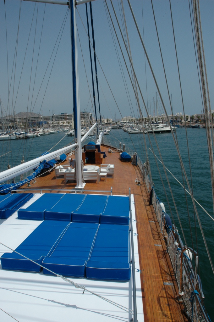 Yacht AZUL DE CORTES - Sunbeds on Deck