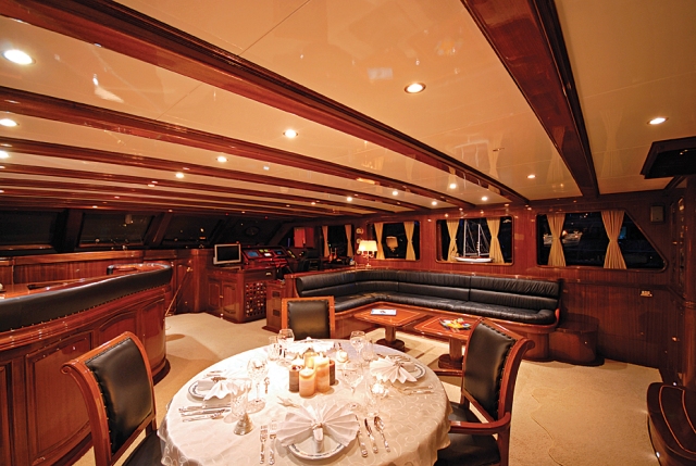 Yacht BLUE EYES -  Salon Dining