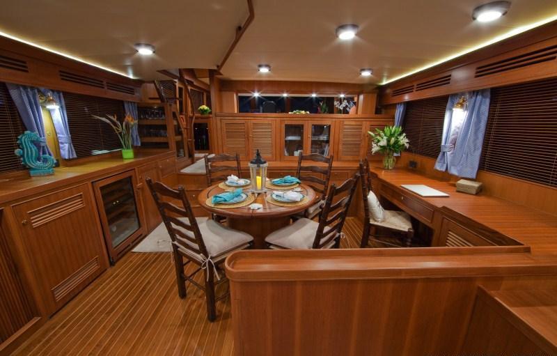 Yacht BLUE HERON -  Dining