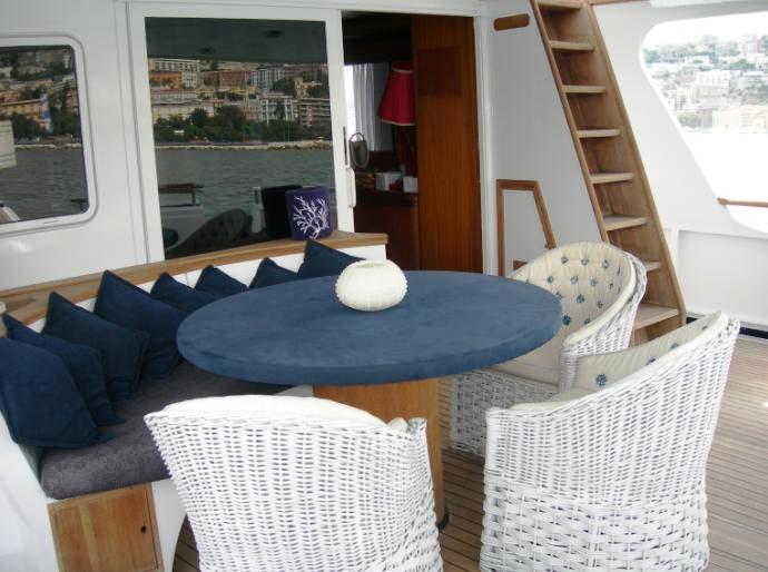 Yacht BLUE LADY -  Aft Deck Alfresco Dining