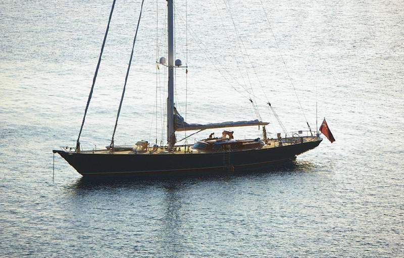 Yacht BOLERO -  Anchored