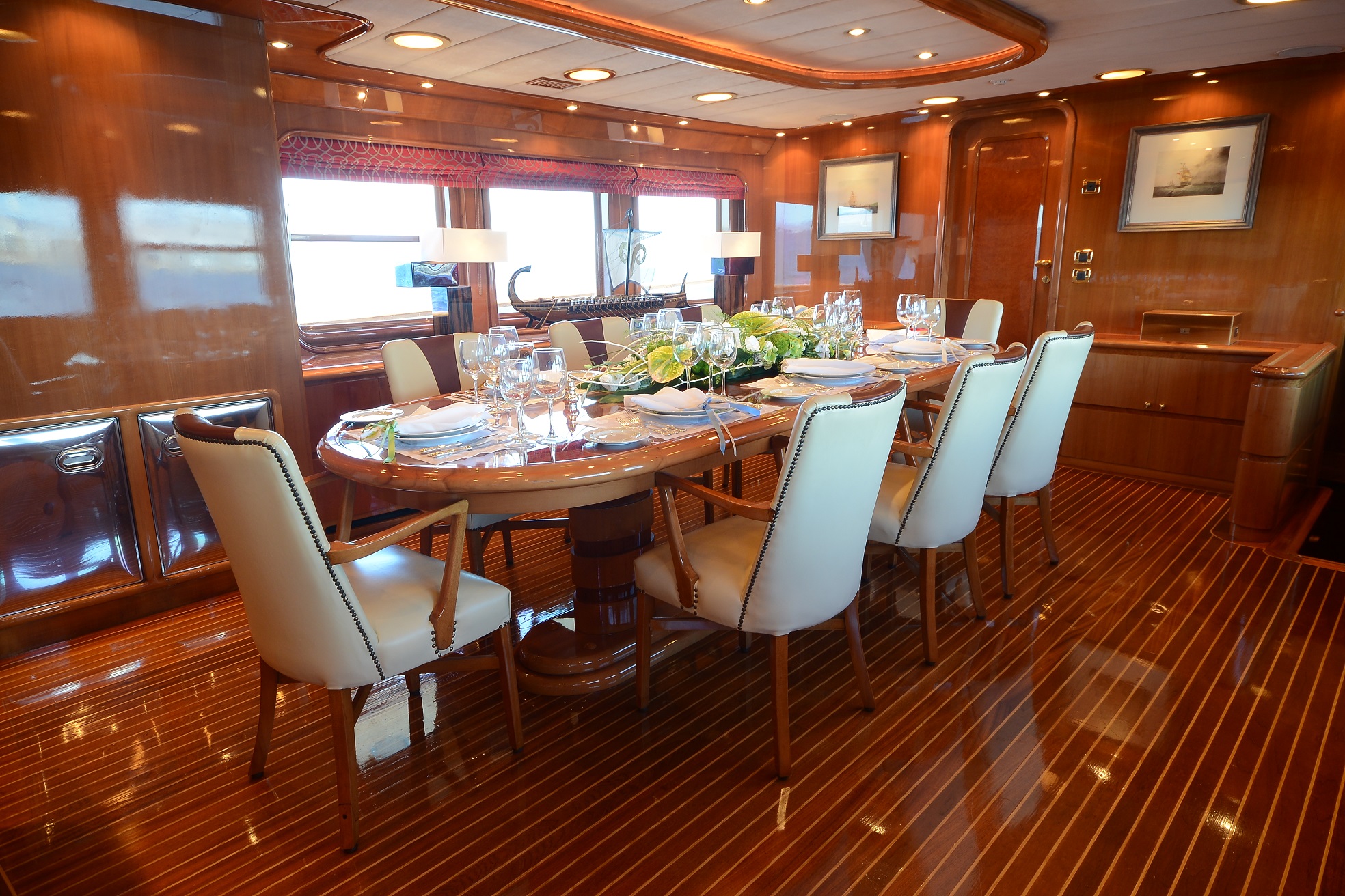 Yacht CAMELLIA - Dining