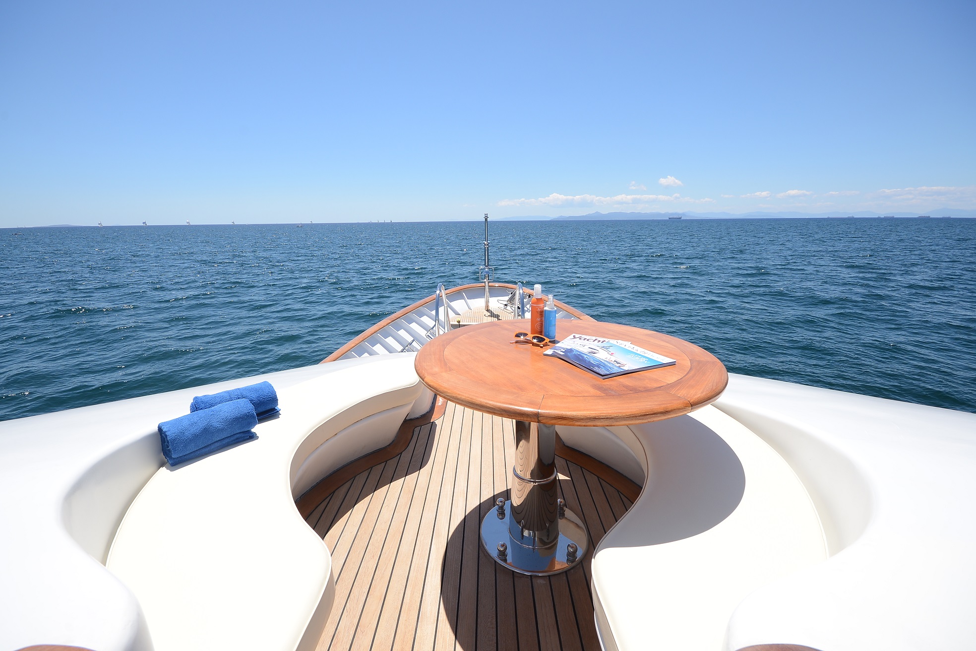 Yacht CAMELLIA - Foredeck Seating