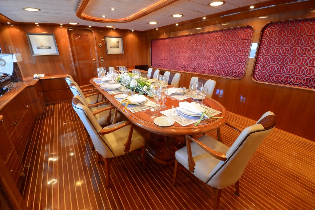 Yacht CAMELLIA - Formal Dining
