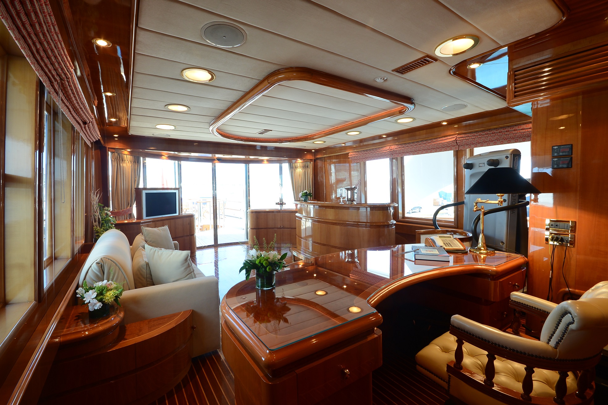 Yacht CAMELLIA - Skylounge looking Aft