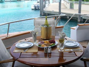 Yacht CAPTIVATOR - Aft Deck dining