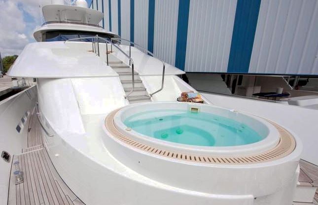 Yacht CHASING DAYLIGHT -  Spa Pool on Fordeck