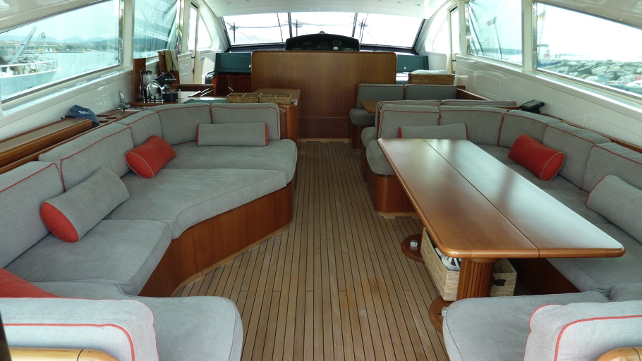 Yacht CLAN V - Upper Salon Seating and Dining