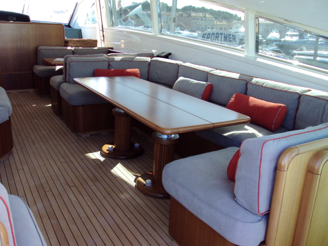 Yacht CLAN V - Upper Salon Seating