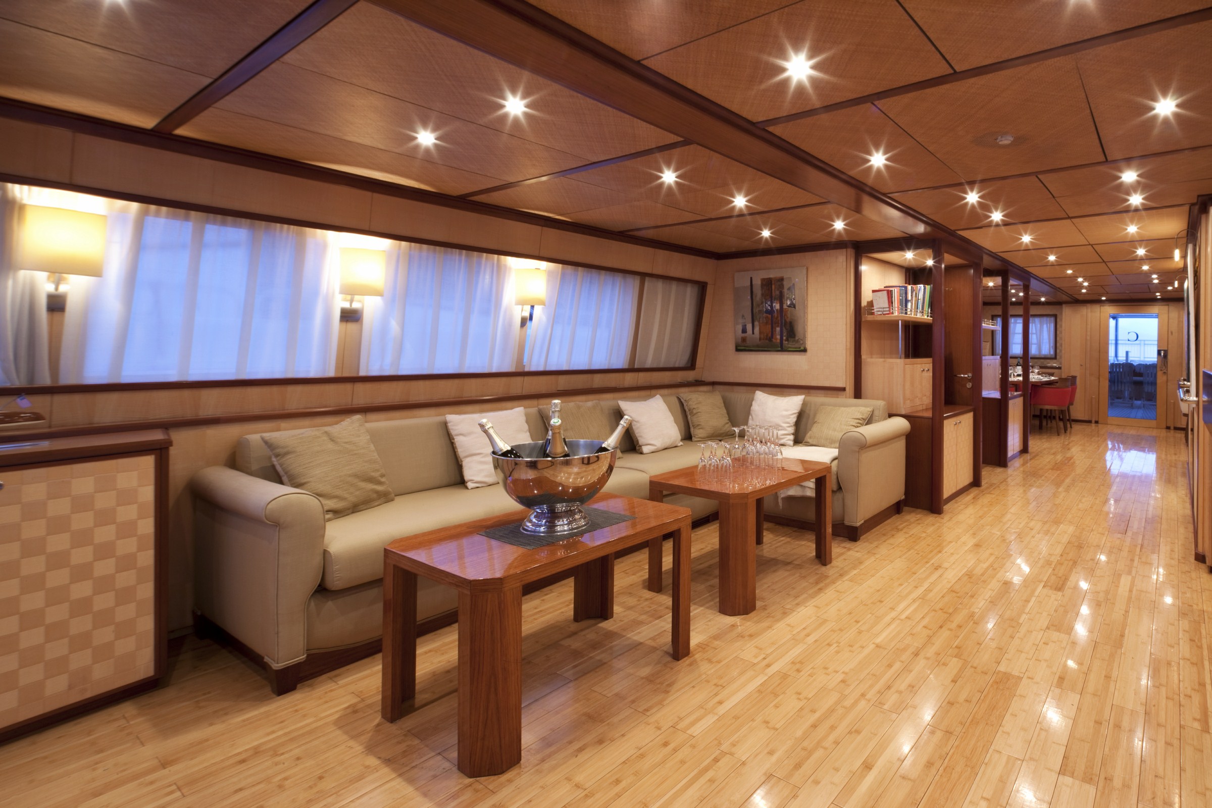 Yacht CLARA ONE - Salon Seating