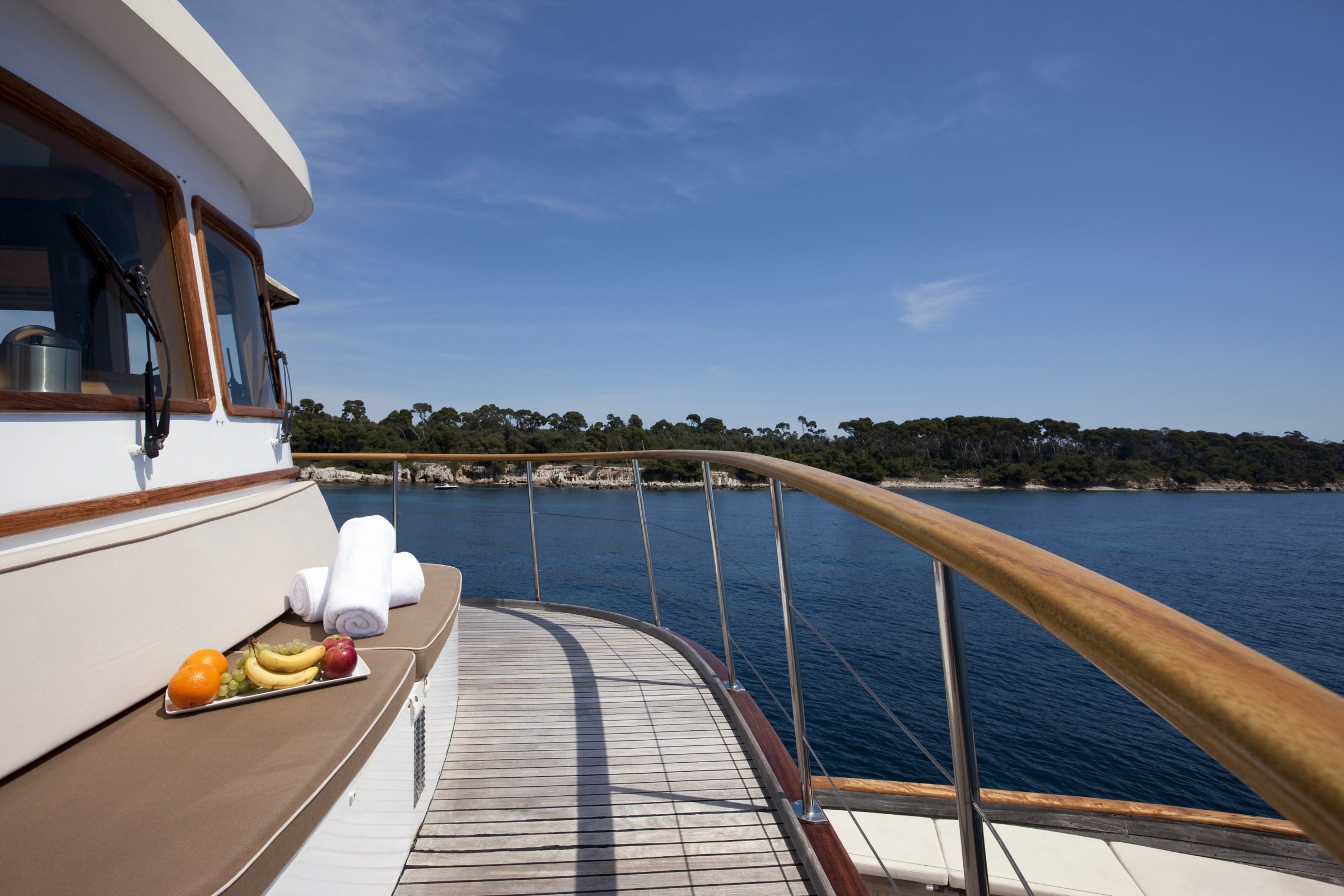 Yacht CLARA ONE - Side Deck