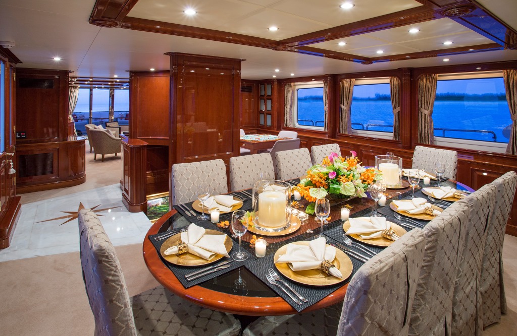 Yacht Camarina Royale -  Formal Dining