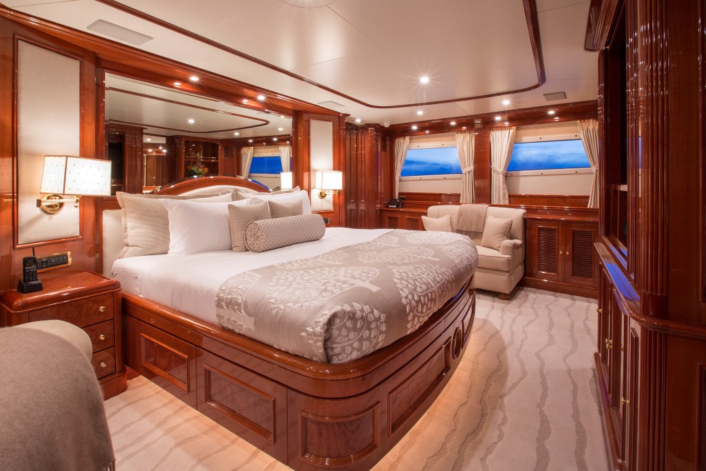 Yacht Camarina Royale -  Master Cabin