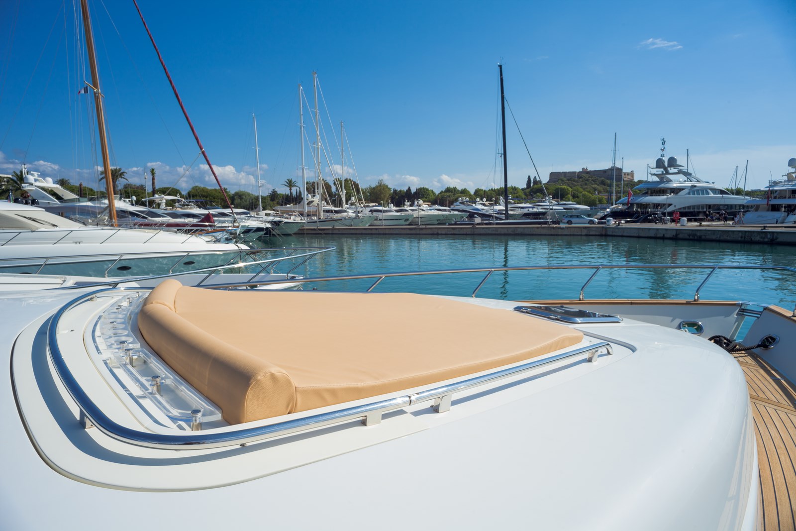 Yacht Dolce Mia - Foredeck Sunpad