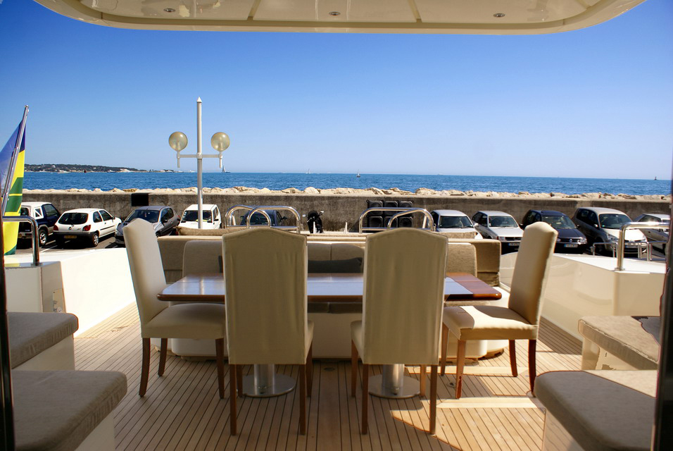 Yacht EOL B -  Aft Deck Dining