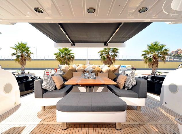 Yacht FREE WILLI -  Aft Deck Dining
