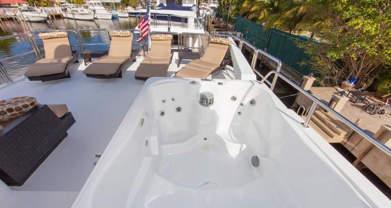 Yacht GOLDEN TOUCH - Sundeck Spa Pool